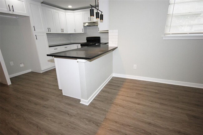 Foto del edificio - 2822 Forest Oaks Dr