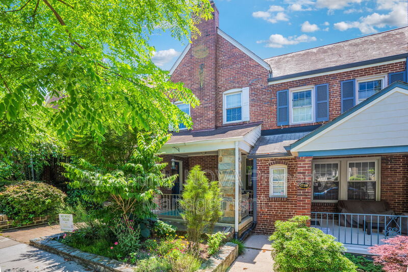 Foto principal - 1756 Hobart St NW