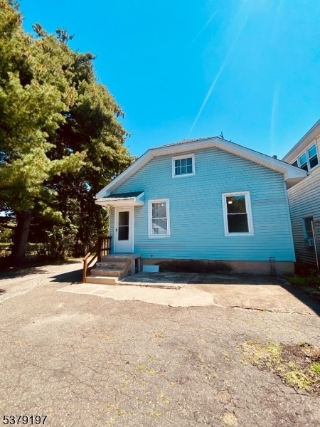 Building Photo - 665 Ringwood Ave