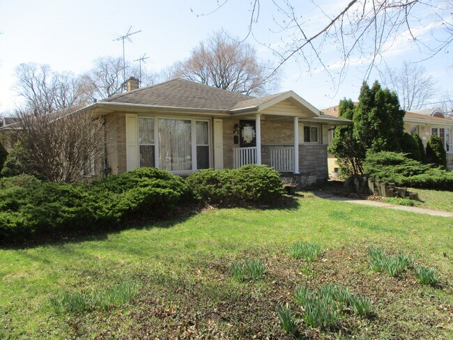 Building Photo - 222 Broadmoor Ave