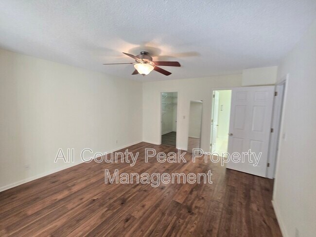 Foto del edificio - 1322 Greenbrook Ln