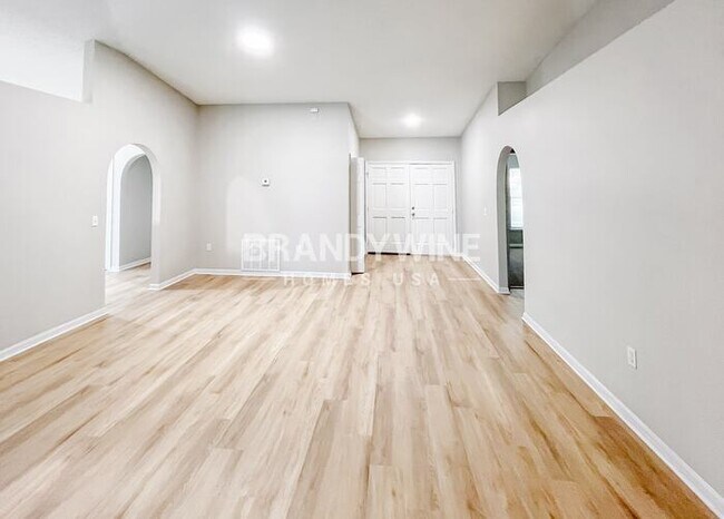 Foto del edificio - 4396 Marsh Hawk Dr S