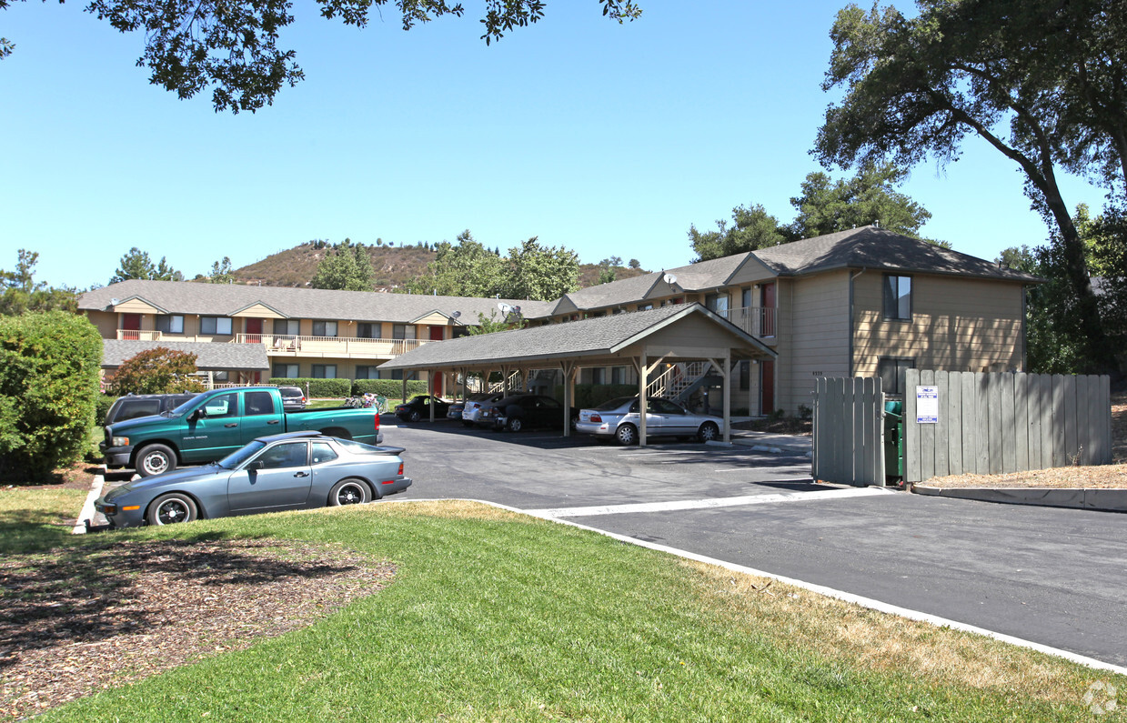 Foto del edificio - La Tierra Apartments