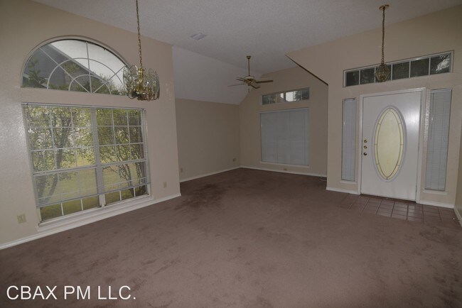 Building Photo - 827 Crooked Creek Ln