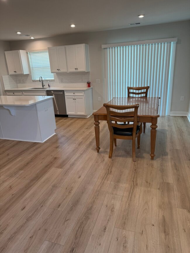 Dining area - 867 Ashlar Cir