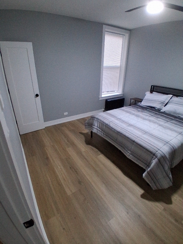 Building Photo - 3422 W Dickens Ave