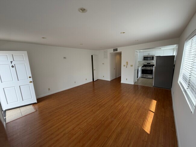 Building Photo - 308 E Valencia Ave