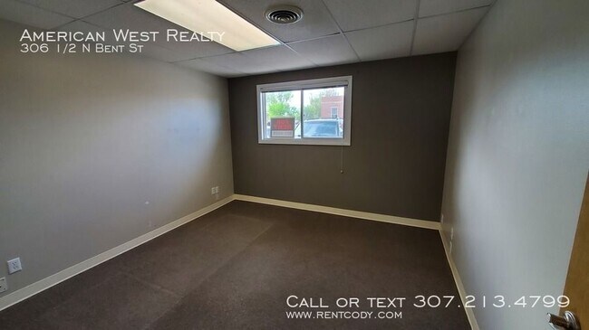 Building Photo - Office space