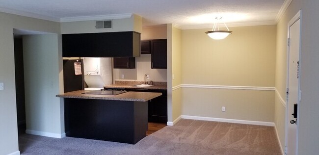 Building Photo - 5001 Sunset Ct