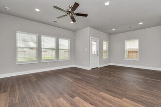 Building Photo - 10638 Cascade Crk Dr