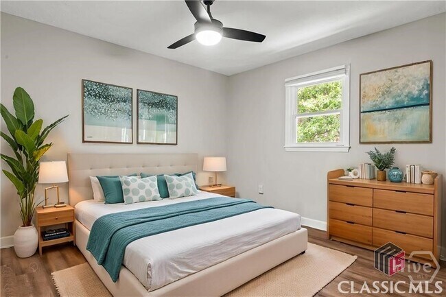 Building Photo - 260 Little St