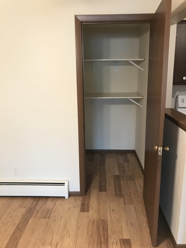 2910 Ashford Ln Unit 5, Madison, WI 53713 Room for Rent in Madison