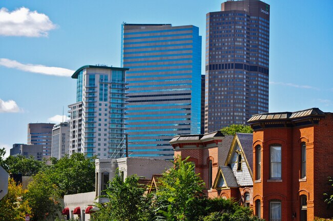 Downtown View - 2423 Tremont Pl