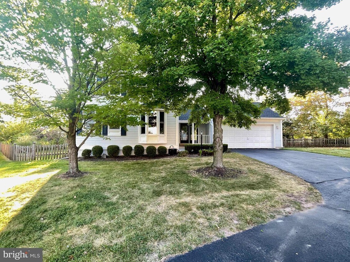 Primary Photo - 43595 Osage Ct