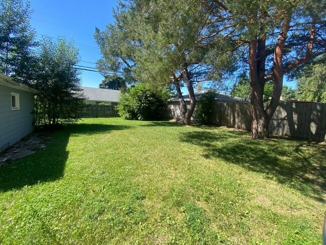 Foto del edificio - 3 Bedroom 2 Bath Single Family Home!  Gara...