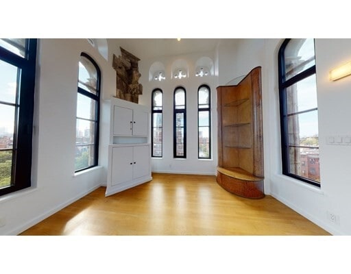 Building Photo - 492 Beacon St
