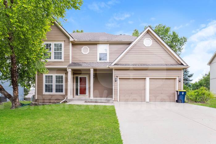 Foto principal - 4 Bed 2.5 Bath Northland Beauty For Rent!