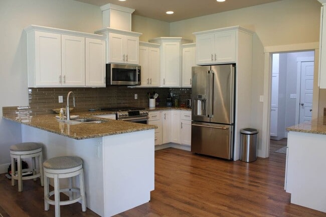 Foto del edificio - Beautiful Wollochet Bay 3-Bedroom Town Home