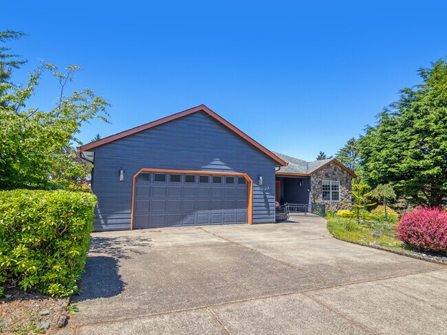Building Photo - 5529 NE Voyage Ave