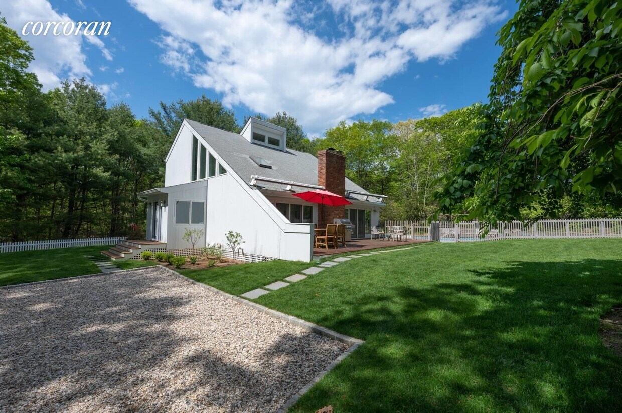 Primary Photo - 5 Boulder Ln