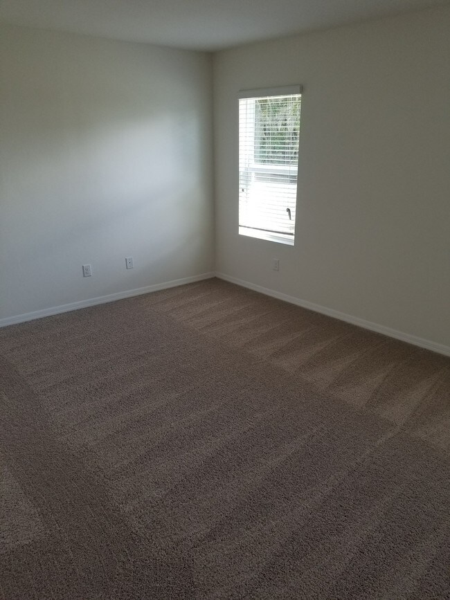 Building Photo - 220 SW 19th Terrace