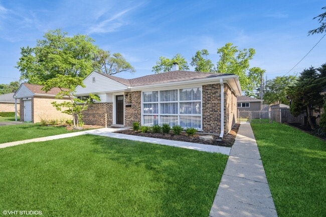 Building Photo - 648 Oakwood Ct