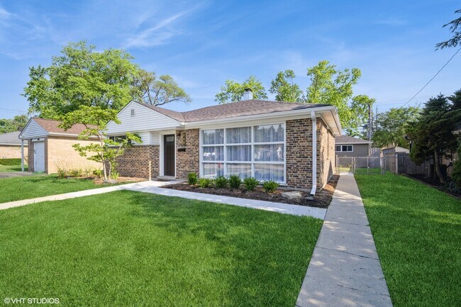 Foto del edificio - 648 Oakwood Ct