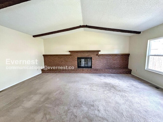 Foto del edificio - 6659 Gambol Quail Dr E