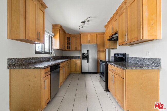 Foto del edificio - 8630 Falmouth Ave