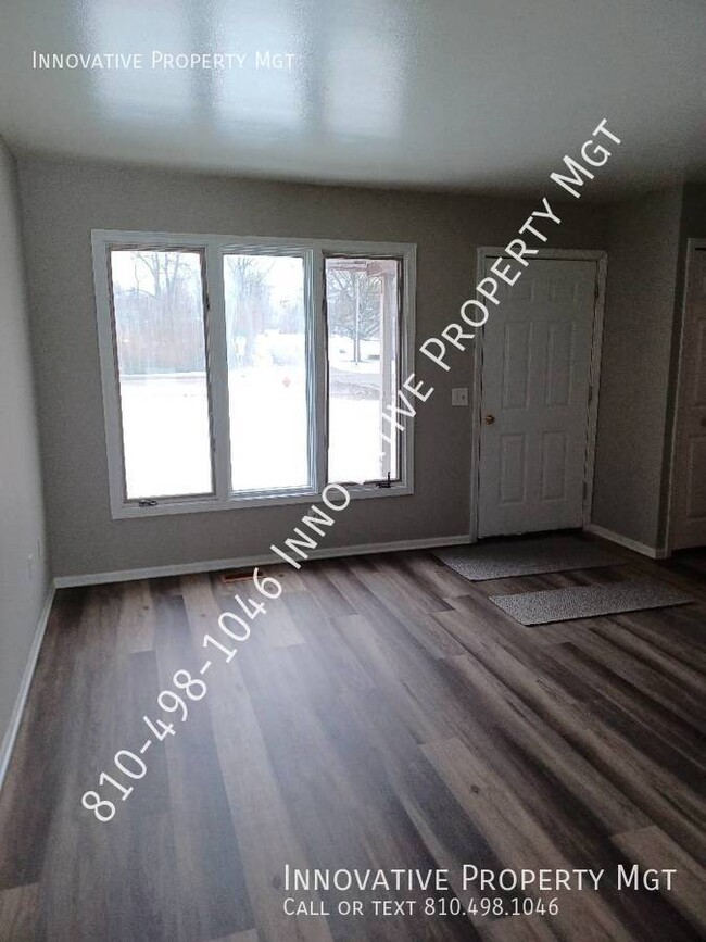 Building Photo - Beautiful remodeled 2 bedroom 1.5 bath Sid...