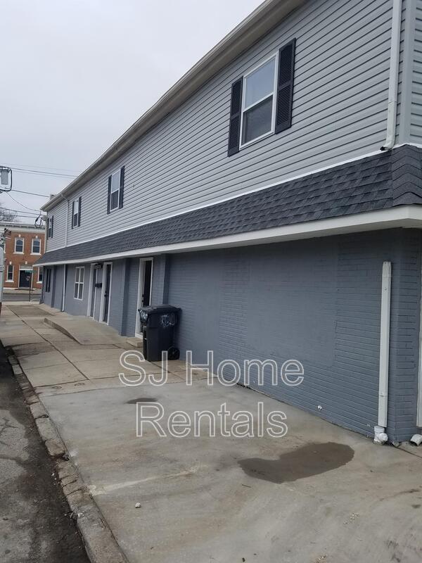 Building Photo - 215 S Pavilion Ave