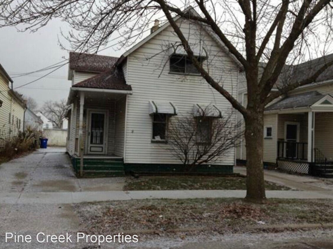 Primary Photo - 4 br, 2 bath House - 3827 E. 55th St.