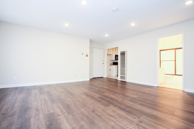 Foto del edificio - 15040 Moorpark St