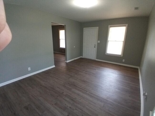 Building Photo - 606 Burks Branch Rd