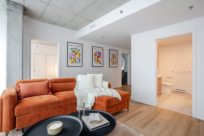 Building Photo - 464 Rue Saint-François-Xavier-SI ID1601915P
