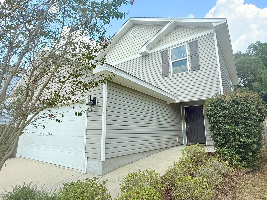 Foto principal - Beautiful 2-Story Home - Magnolia Bend