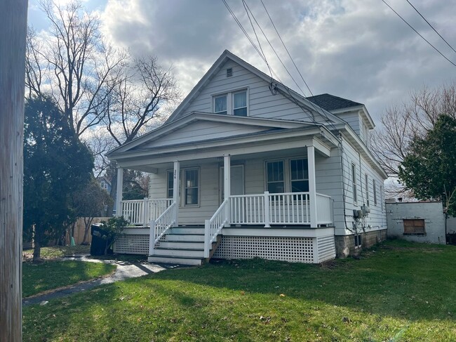 Building Photo - 206 E Molloy Rd
