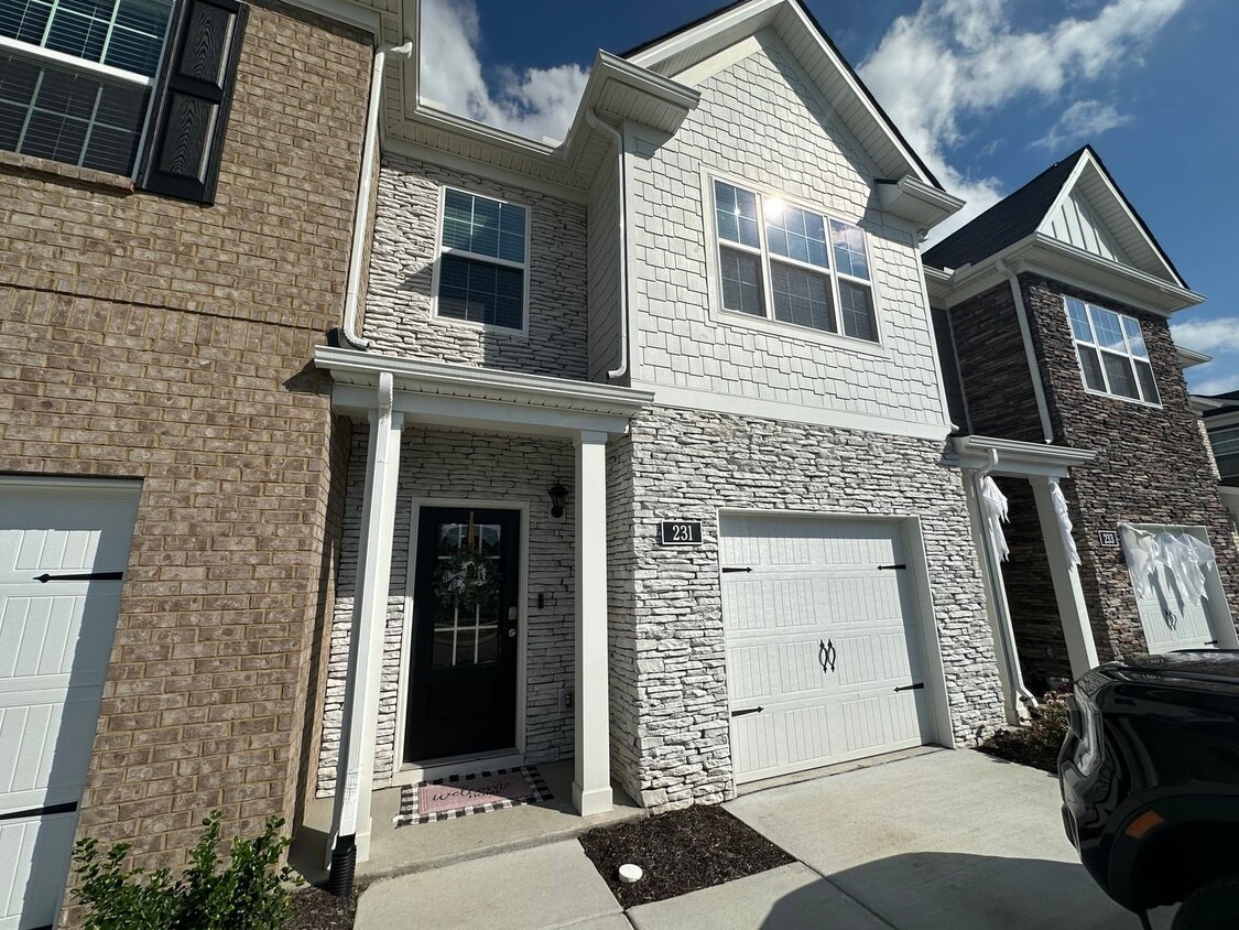 Foto principal - FOR LEASE- NEW TOWNHOME IN LEBANON!