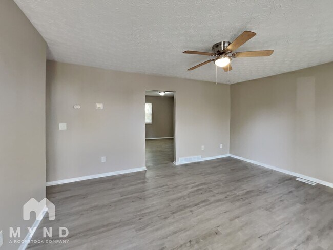 Building Photo - 889 Rushcreek Rd