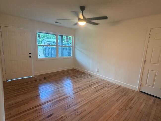 Foto del edificio - 2203 Crestview St