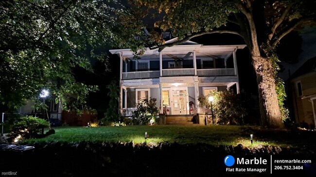 Foto del edificio - 4 br, 2 bath Townhome - 1720 Capouse Ave