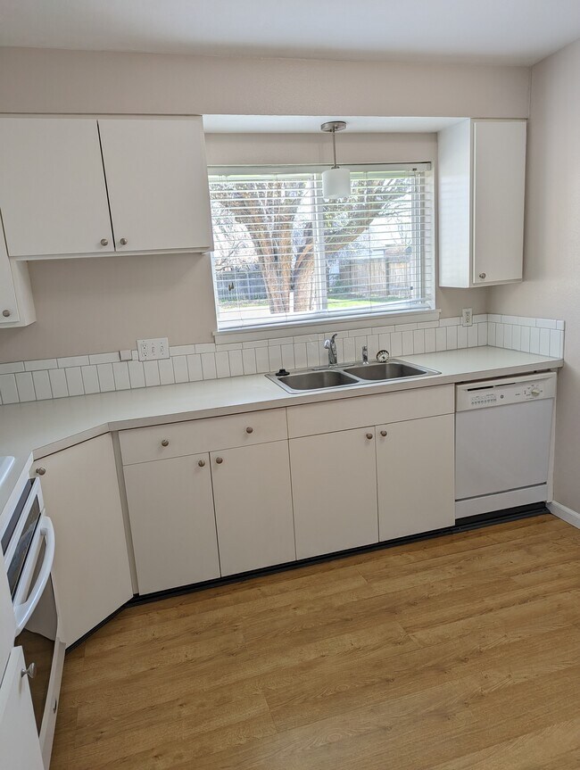 Fregadero de cocina - 6001 W Denton St