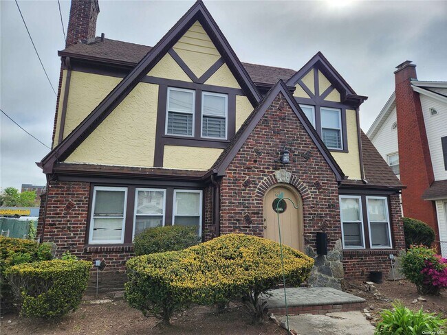 Building Photo - 21 Nassau Pl