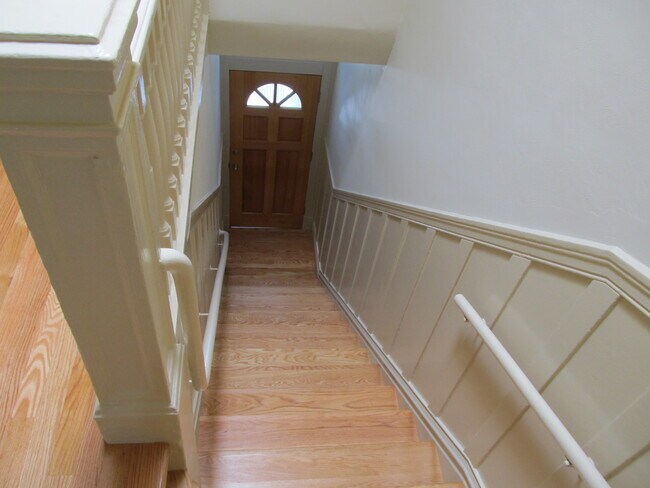 38 Auburn Front Steps - 38 Auburn St