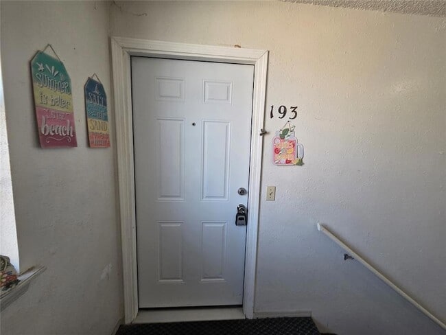 Photo - 401 SE 12th Street Unit 193 Apartment