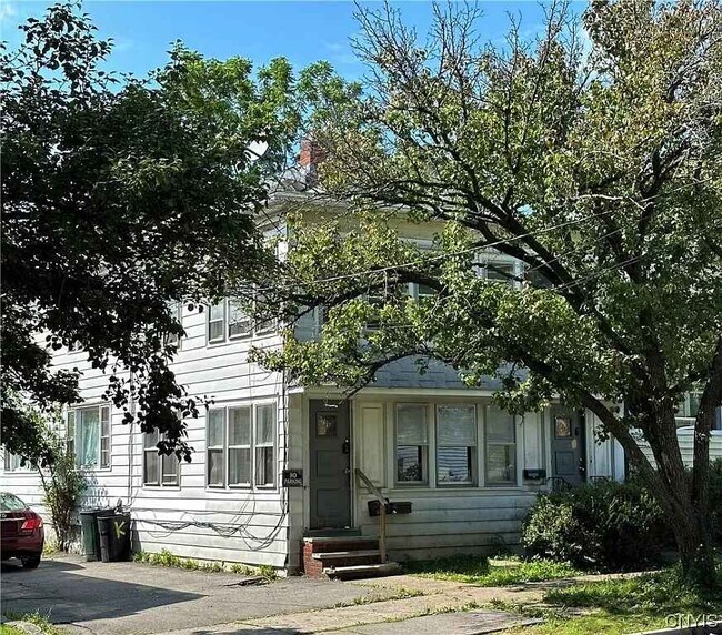 Building Photo - 733 E Laurel St