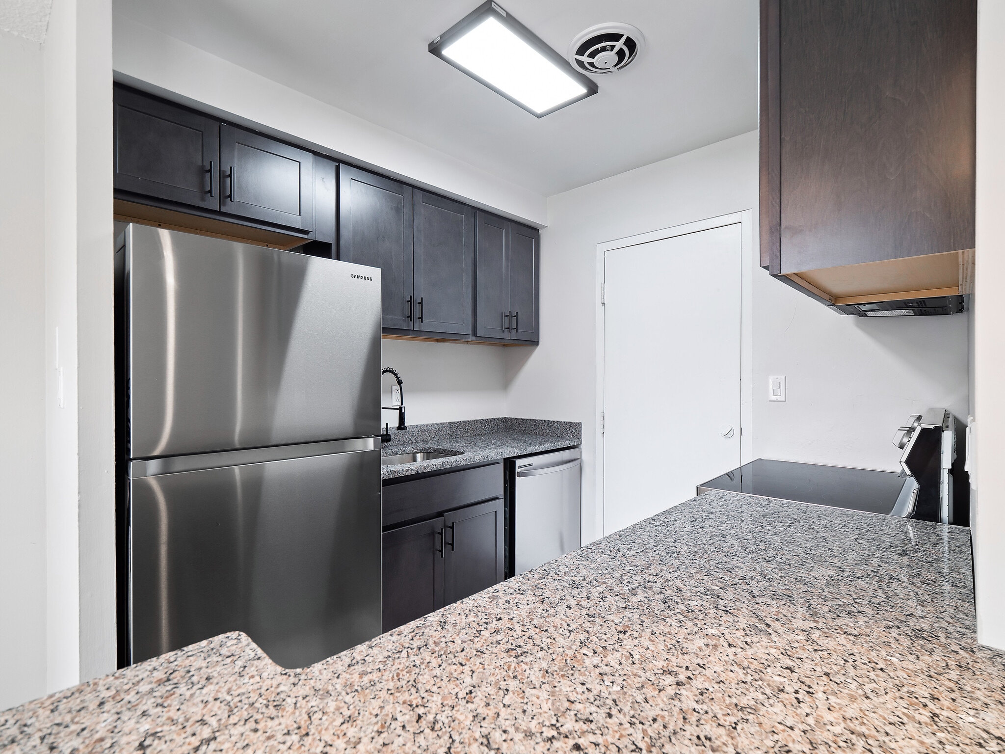 Coventry Mayfield Apartments – photo 1