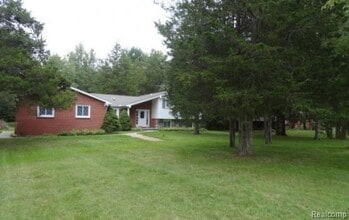 Building Photo - 3211 McCluskey