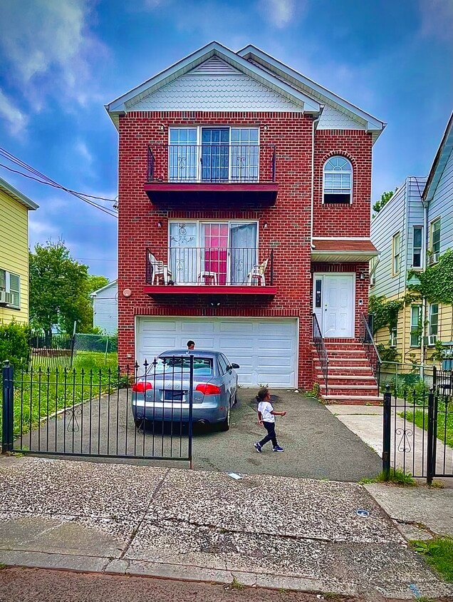 18 Huntington Ter Unit 3, Newark, NJ 07112 Apartments in Newark, NJ