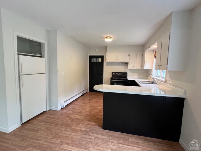Building Photo - 48 Austerlitz St